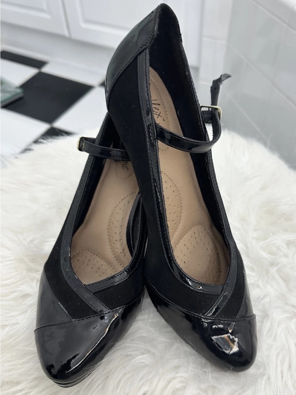dexflex comfort Black Patent Mary Jane Heels